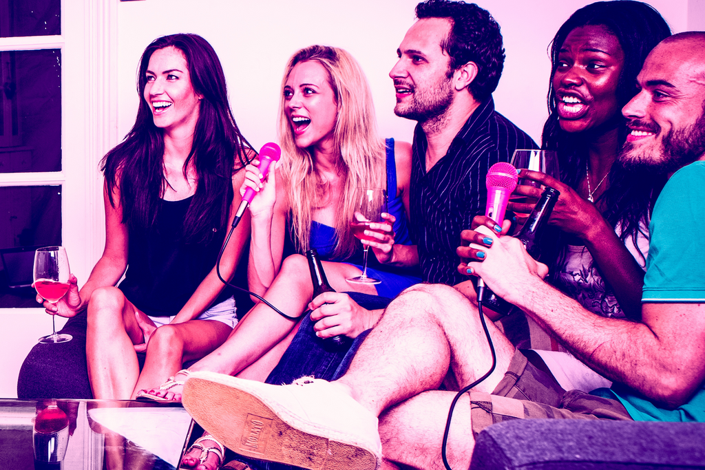 10 Tips for a Successful Karaoke Night with Friends